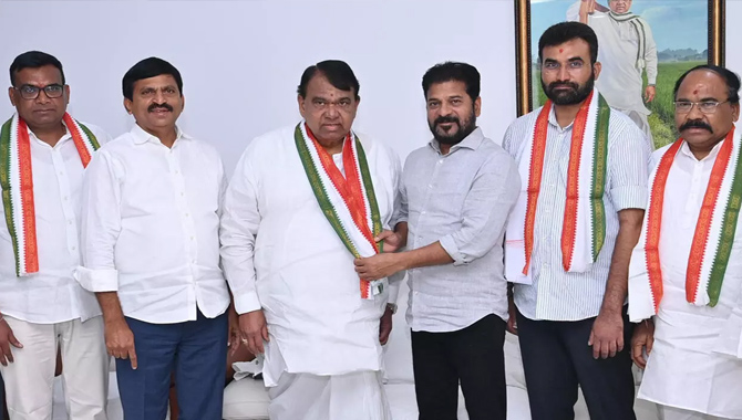 బీఆర్ఎస్ కు షాక్.. కాంగ్రెస్ లో చేరిన మాజీ స్పీకర్