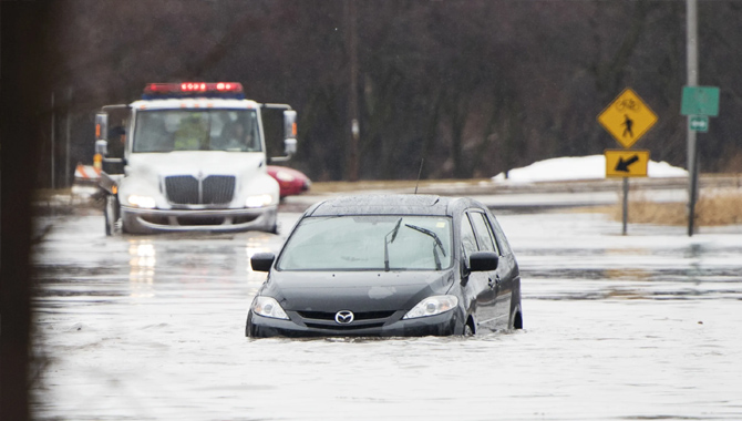భిన్న వాతావరణ పరిస్థితులతో … అమెరికా అతలాకుతలం భిన్న వాతావరణ పరిస్థితులతో … అమెరికా అతలాకుతలం