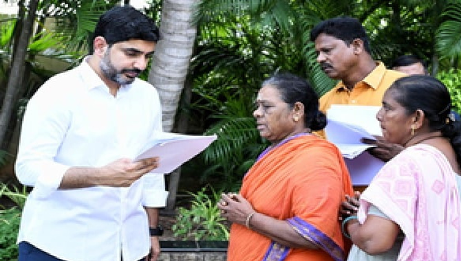 అధైర్యపడొద్దు అండగా ఉంటా.. మంత్రి లోకేశ్‌ భరోసా