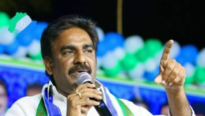 వైసీసీ మాజీ ఎమ్మెల్యే పిన్నెల్లి రామకృష్ణారెడ్డి అరెస్టు