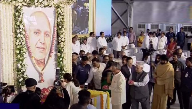 రామోజీరావుకు చంద్రబాబు, పవన్‌ కల్యాణ్‌ ల పుష్పాంజలి