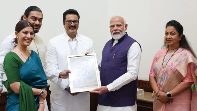 ప్రధాని మోదీని ఆహ్వానించిన వరలక్ష్మి శరత్‌ కుమార్‌