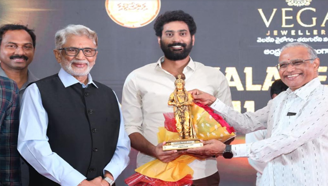 Versatile Actor Thiruveer gets felicitated with Best Debut Actor Award