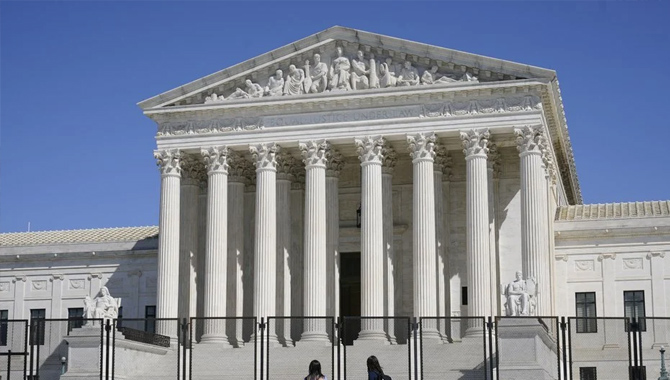 అధికార నిర్ణయాలకు మాత్రమే.. మాజీ అధ్యక్షులకు రక్షణ : సుప్రీంకోర్టు అధికార నిర్ణయాలకు మాత్రమే.. మాజీ అధ్యక్షులకు రక్షణ : సుప్రీంకోర్టు