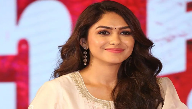 బంప‌రాఫ‌ర్ కొట్టేసిన మృణాల్