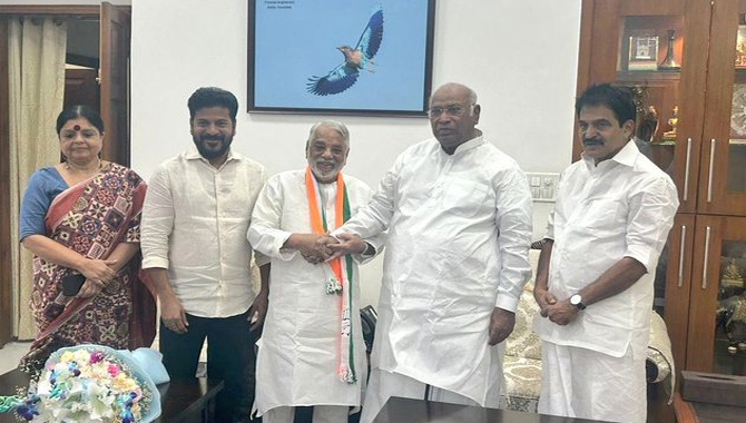 కాంగ్రెస్‌ పార్టీలో చేరిన కె.కేశవరావు