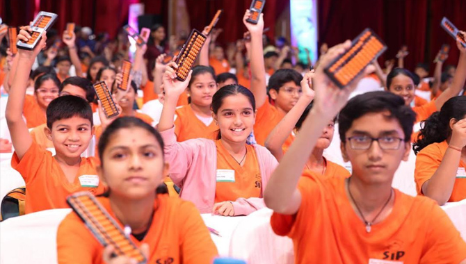 ఆడుతూ, పాడుతూ, లెక్కల పోటీలో పాల్గొంటే టెన్షన్ ఏముంటుంది చెప్పండి?  ఈ వినూత్న పరీక్షకు హైదరాబాద్ ఓ వేదికైంది