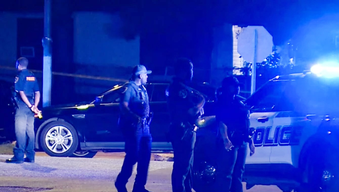 అమెరికాలో కాల్పుల మోత.. రెండు ఘటనల్లో అమెరికాలో కాల్పుల మోత.. రెండు ఘటనల్లో