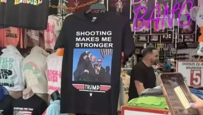 డొనాల్డ్ ట్రంప్ ధిక్కార టీ షర్టుల జోరు డొనాల్డ్ ట్రంప్ ధిక్కార టీ షర్టుల జోరు