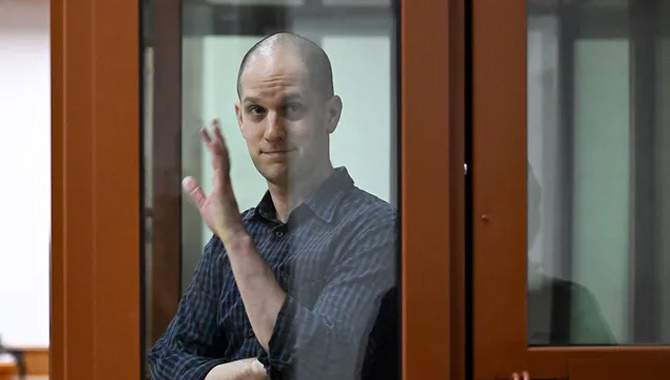 అమెరికా జర్నలిస్టుకు.. రష్యాలో అమెరికా జర్నలిస్టుకు.. రష్యాలో