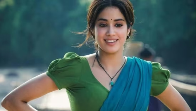 త‌న పాత్ర గురించి లీకిచ్చిన జాన్వీ