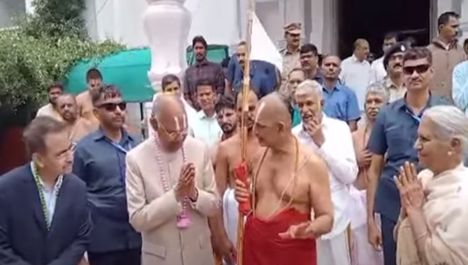 సమతామూర్తి సన్నిధిలో మాజీ రాష్ట్రపతి