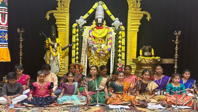 సంకీర్తనలతో ఆకట్టుకున్న మంచిర్యాల “శివప్రియ” శిష్య బృందం 