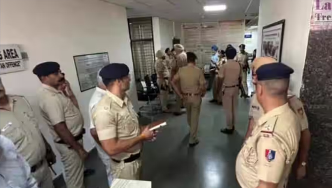చండీగఢ్‌ కోర్టులో అనూహ్య ఘటన