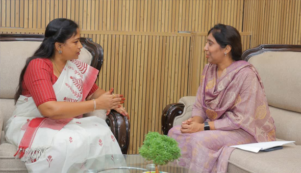 హోంమంత్రి అనితను కలిసిన వివేకా కుమార్తె  సునీత