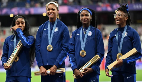 అమెరికా అమ్మాయిలకు రిలే స్వర్ణం