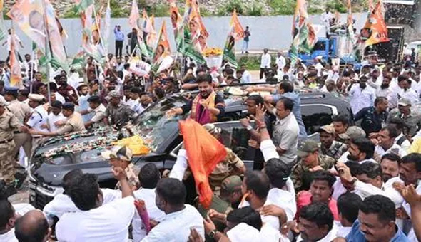 సీఎం రేవంత్‌ రెడ్డికి ఘన స్వాగతం