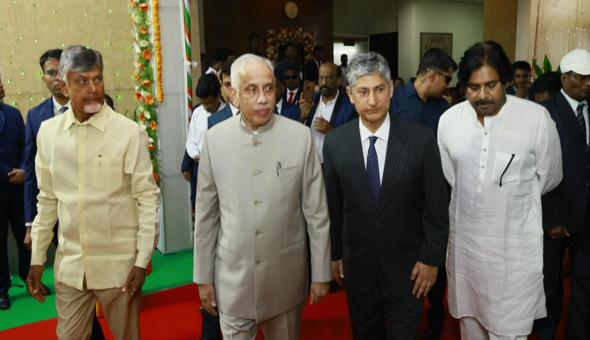 గవర్నర్‌ తేనీటి విందు.. హాజరైన సీఎం చంద్రబాబు, పవన్‌ కల్యాణ్‌