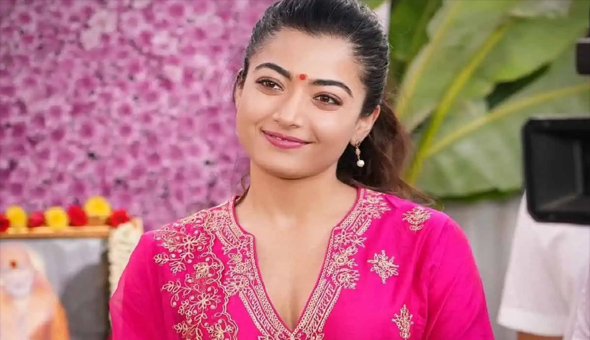 రేర్ ఫీట్ సాధించిన ర‌ష్మిక‌