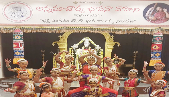 కూచిపూడి నృత్యంతో ఆకట్టుకున్న “భారతి” శిష్యులు