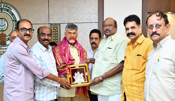 బాలకృష్ణ సినీ స్వర్ణోత్సవానికి ఏపీ సీఎం చంద్రబాబుకు ఆహ్వానం