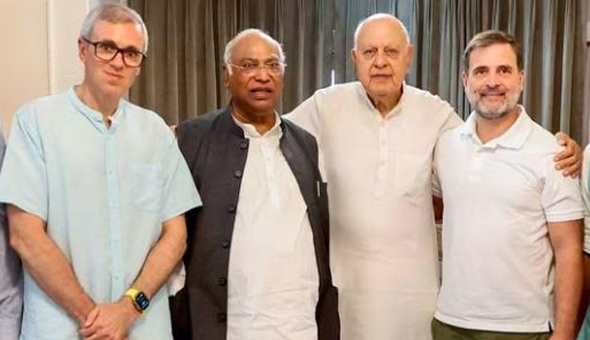 కశ్మీర్ పొత్తుల్లో ప్రతిష్టంభన..