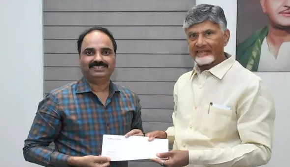 సెల్‌కాన్‌ సీఎండీ భూరి విరాళం