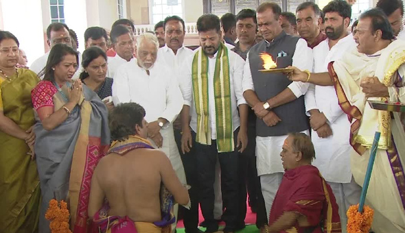 తెలంగాణ తల్లి విగ్రహ ఏర్పాటుకు సీఎం భూమిపూజ