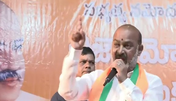 ఆ రెండు పార్టీల టార్గెట్‌ మేమే : బండి సంజయ్‌