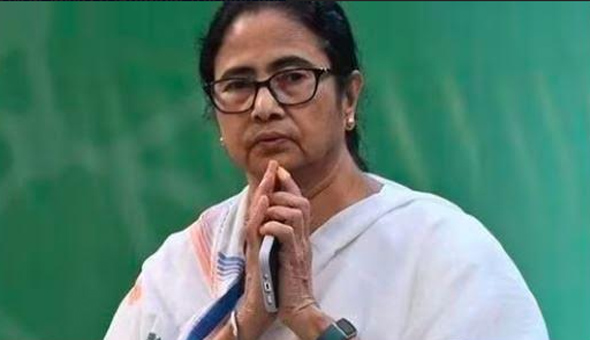 నిరసనల చక్రబంధంలో ‘దీదీ’..