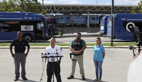 షికాగోలో కాల్పులు.. నలుగురు మృతి షికాగోలో కాల్పులు.. నలుగురు మృతి