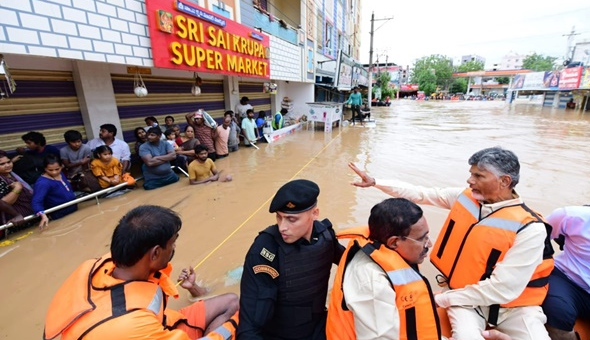 వరద ప్రభావిత ప్రాంతాల్లో సీఎం చంద్రబాబు పర్యటన