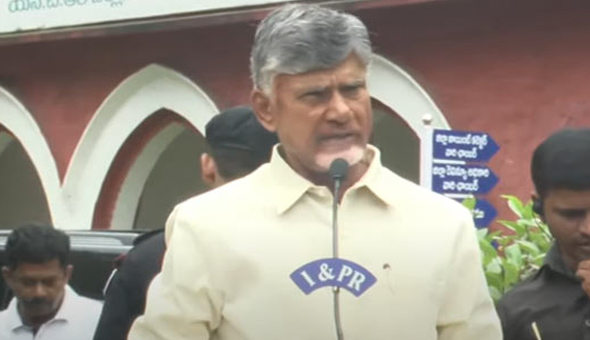 అధికారులకు సీఎం చంద్రబాబు హెచ్చరిక.. నిర్లక్ష్యంగా వ్యవహరిస్తే