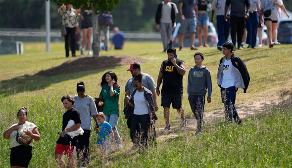 అమెరికా పాఠశాలలో కాల్పుల కలకలం అమెరికా పాఠశాలలో కాల్పుల కలకలం