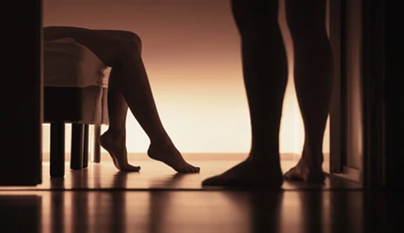 గలీజ్ పనులతో బజారున పడుతున్న నేతలు..!!