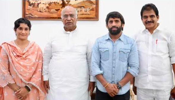 హస్తం గూటికి రెజ్లర్లు…