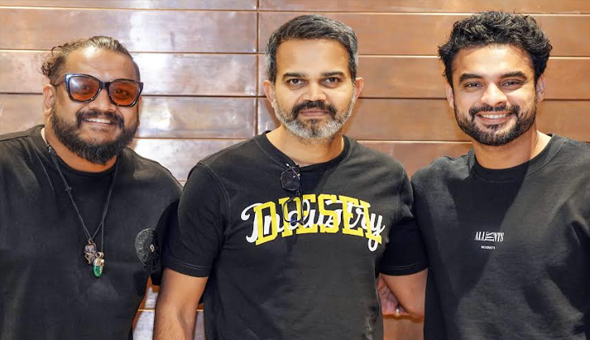 ”ఏఆర్ఎమ్” (ARM) ట్రైలర్ ను ప్రశంశించిన డైరెక్టర్ “ప్రశాంత్ నీల్” !!!