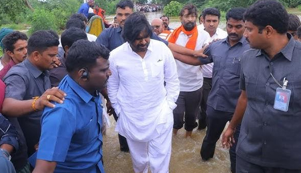 ఆంధ్ర రాష్ట్ర డిప్యూటీ సీఎం కూడా వరదబాధితుడే అన్న విషయం మీకు తెలుసా?