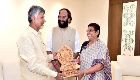 సీఎం చంద్రబాబుతో ఉత్తమ్‌ దంపతుల భేటీ
