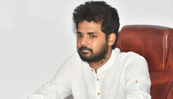 ఆ హీరో కోసం నాని డైరెక్ట‌ర్ ప్ర‌య‌త్నాలు