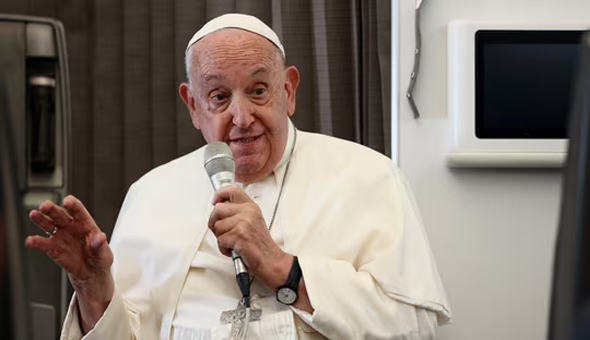 ఆ ఇద్దరూ జీవించే హక్కులను కాలరాస్తున్నారు : పోప్‌