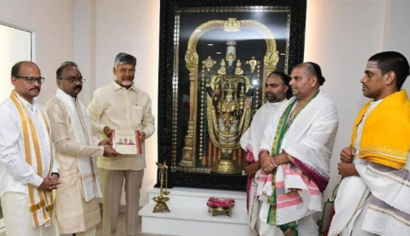 శ్రీవారి బ్రహ్మోత్సవాలకు సీఎం చంద్రబాబుకు ఆహ్వానం