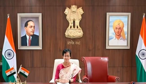 భరతుడిని తలపించేలా ఢిల్లీ సీఎం అతిశీ తీరు