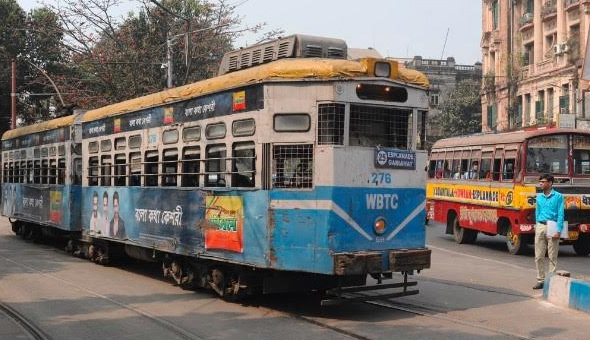 బెంగాల్ నుంచి ట్రామ్ సర్వీస్ ఔట్..