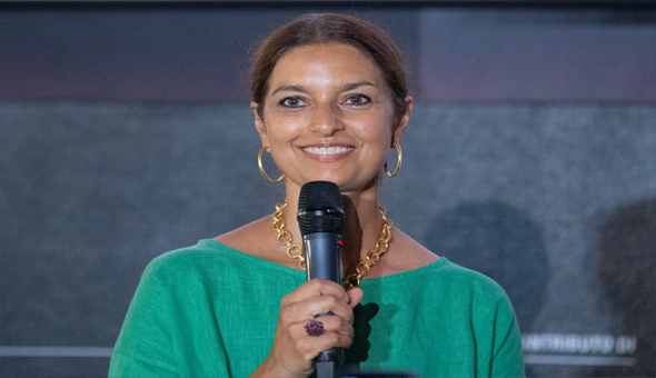 పాలస్తీనాకు మద్దతుగా అవార్డు నిరాకరించిన భారత సంతతి రచయిత్రి పాలస్తీనాకు మద్దతుగా అవార్డు నిరాకరించిన భారత సంతతి రచయిత్రి