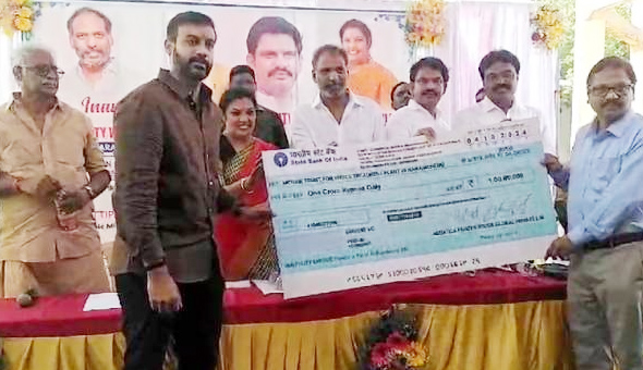 ఎంపీ పురందేశ్వరి కుమారుడు రూ.కోటి విరాళం