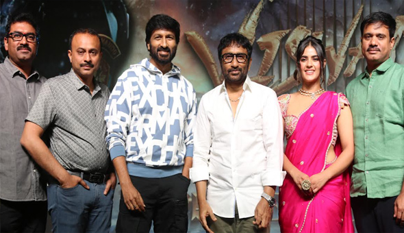 ‘విశ్వం’ యాక్షన్, కామెడీ, ఫన్.. ఎక్స్ ట్రార్డినరీ గా వచ్చింది : గోపీచంద్