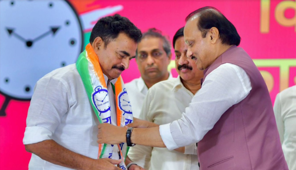 రాజకీయ అరంగేట్రం చేసిన షాయాజీ షిండే
