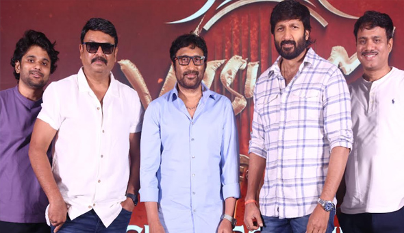 ‘విశ్వం’ని వర్డ్ ఆఫ్ మౌత్ తో ఇంత గొప్పగా వోన్ చేసుకొని బిగ్ సక్సెస్ ఇచ్చిన ప్రేక్షకులందరికీ రుణపడి ఉంటాను : గోపీచంద్ 