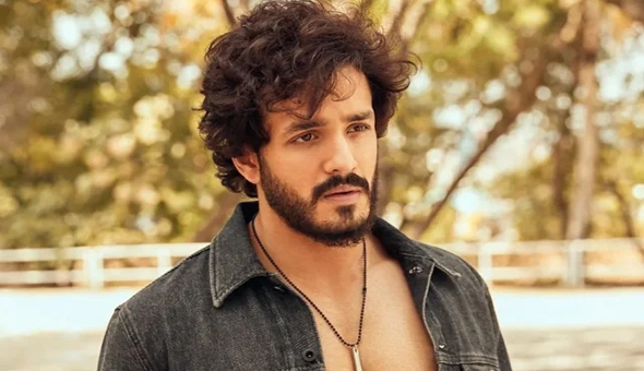 ఎట్ట‌కేల‌కు అఖిల్ గ్రీన్ సిగ్న‌ల్ ఇచ్చాడా?